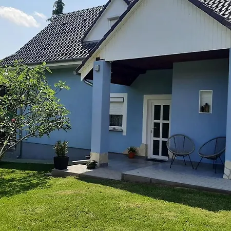 別荘 Jenny Vendeghaz *