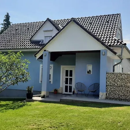 Jenny Vendeghaz 別荘