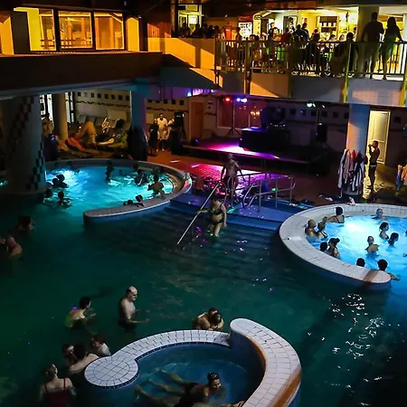 別荘 Jenny Vendeghaz *