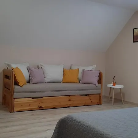 Jenny Vendeghaz 別荘 *