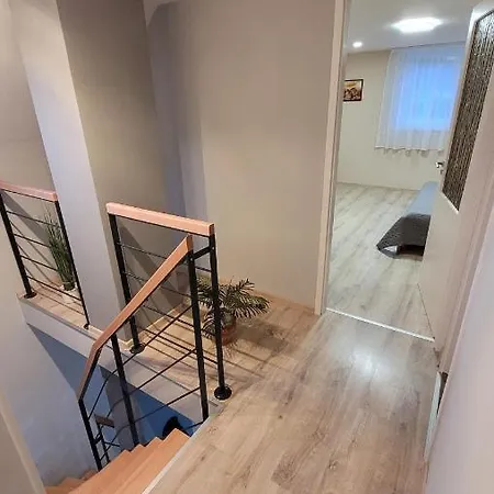 Jenny Vendeghaz 別荘