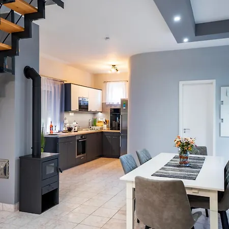 別荘 Jenny Vendeghaz *