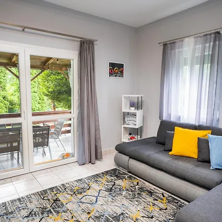 Jenny Vendeghaz ザラカロシュ