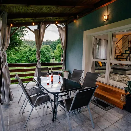 Jenny Vendeghaz 別荘 *