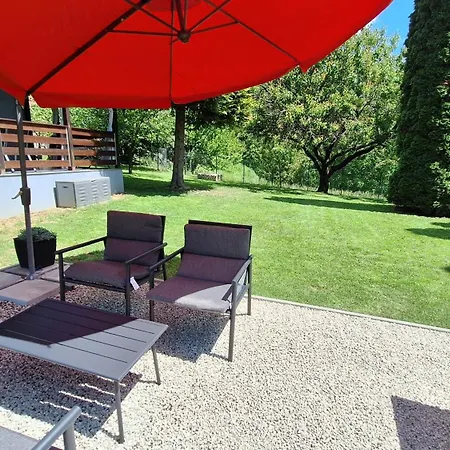 Jenny Vendeghaz ザラカロシュ